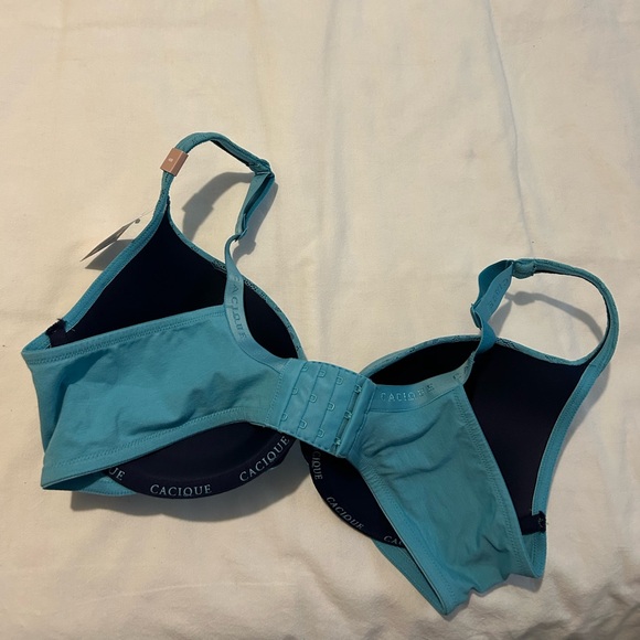 Cacique Cotton Boost Plunge Underwire bra
Blue lace - Picture 3 of 3